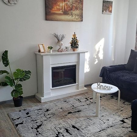 Casuta Cu Povesti Apartment Къмпина Екстериор снимка