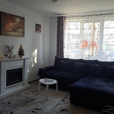 Casuta Cu Povesti Apartment Къмпина Екстериор снимка