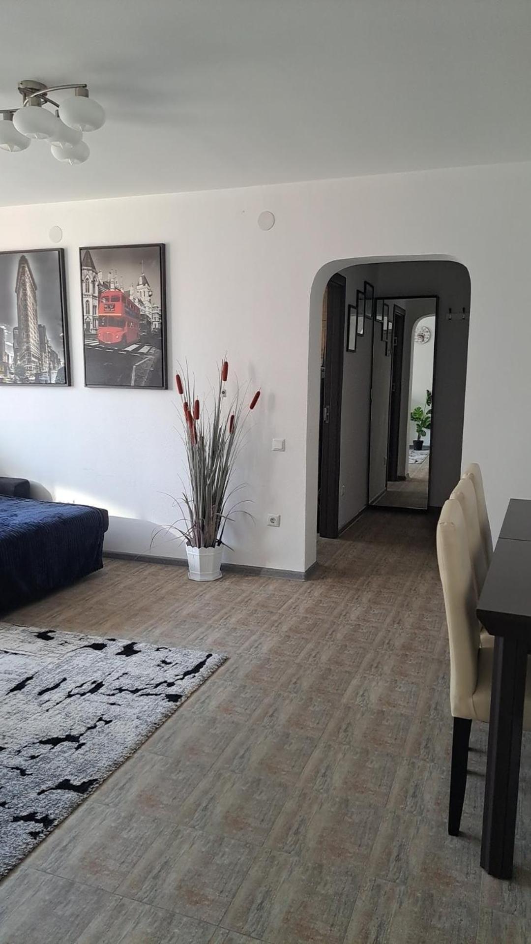 Casuta Cu Povesti Apartment Къмпина Екстериор снимка
